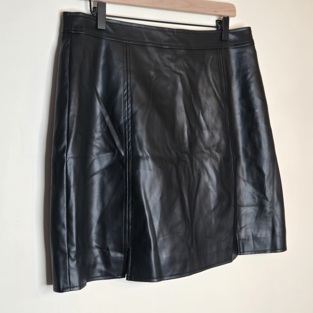 CITY CHIC NWT Lanie Fitted Faux Leather Pleather Skirt - Picture 7 of 15